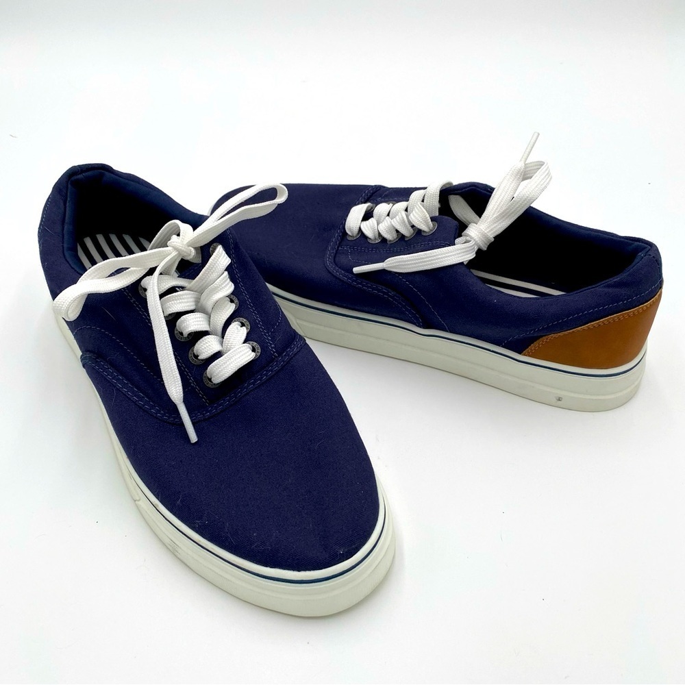 Chaps Men's Memory Foam Lace Up Canvas Sneakers Shoes Navy Blue Size 9 (NWOT)